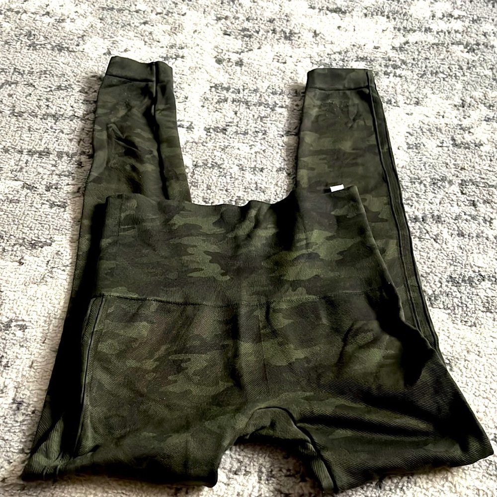 SPANX Green Camo Leggings Sz S/P